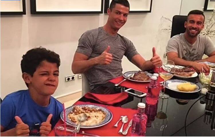 bữa ăn của ronaldo